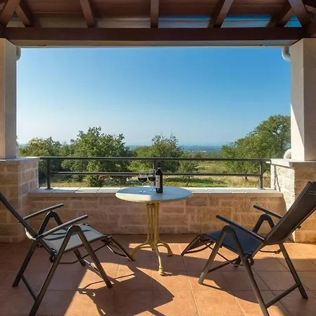Villa Laura An With Beautiful Sea View And Pool Kaštelir